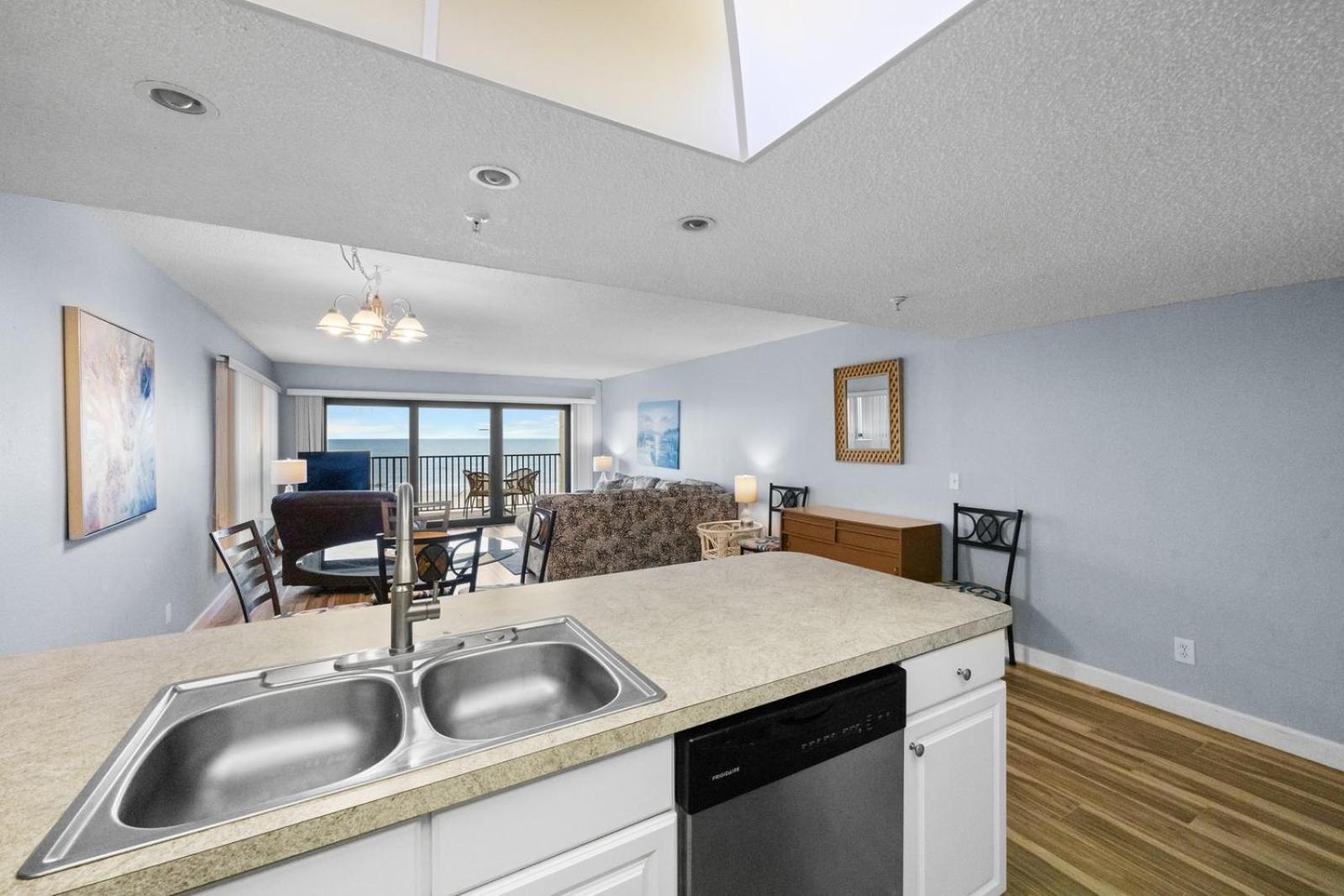 201 Sandy Shores Condos St. Pete Beach Exterior photo